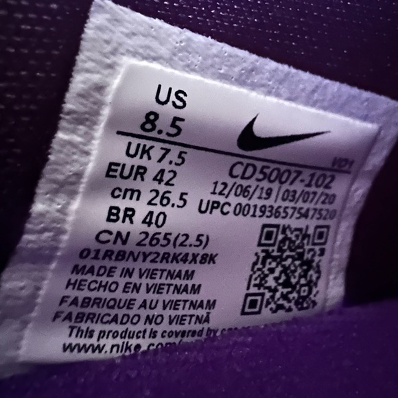 Brand New LeBron 17 Low 'Lakers'; Mens size 8.5 - Picture 11 of 11